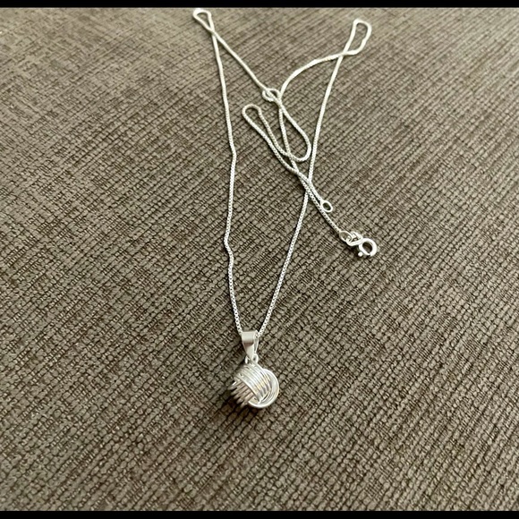 Sterling silver love knot necklace - Picture 8 of 9